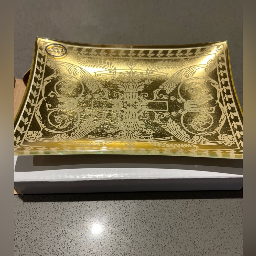 Trinket plate